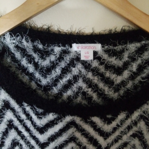 Xhilaration fuzzy  sleeve sweater - Picture 5 of 5
